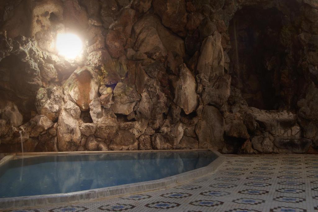 Hot spring bath