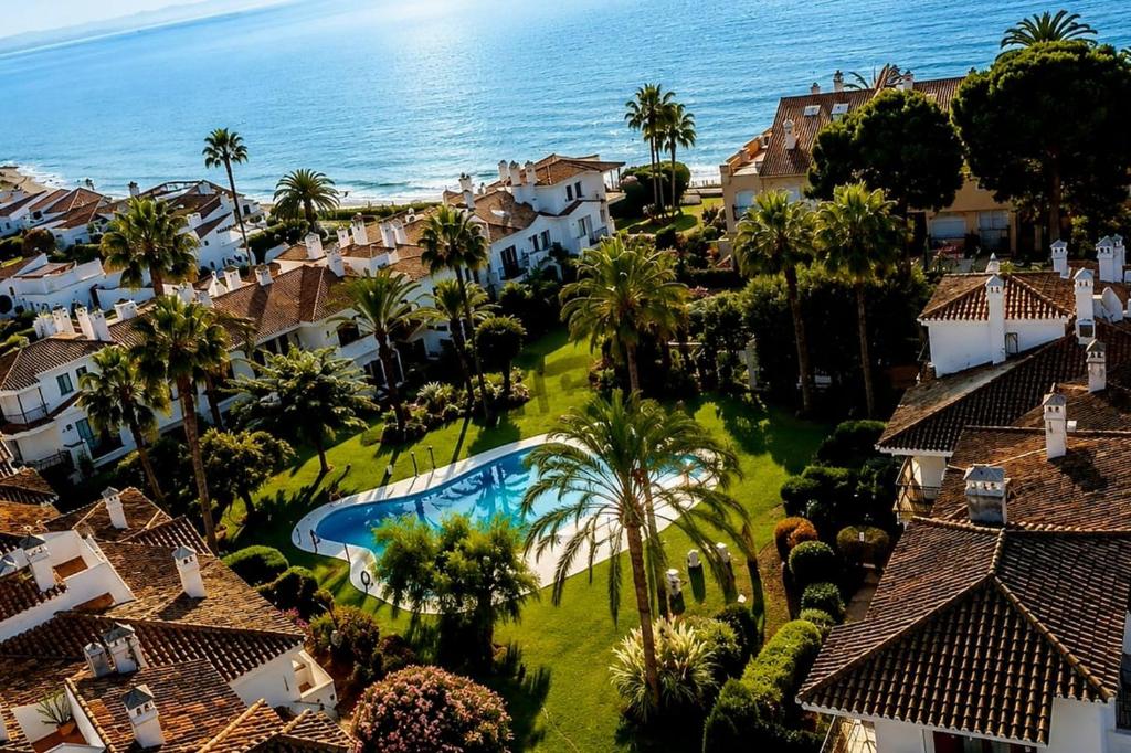 LGDA- E2 Adosado en Primera Línea de Playa con Piscina y Pádel - 2