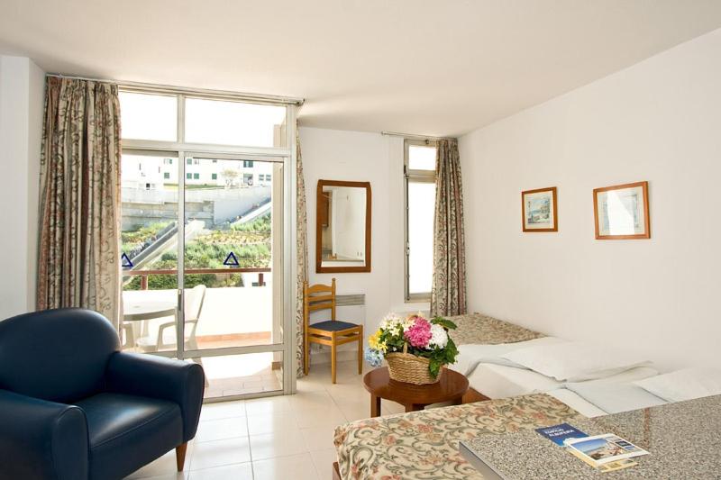 Apartamentos Edificio Albufeira - Alojamento Local — Hotel rooms in Albufeira, Faro