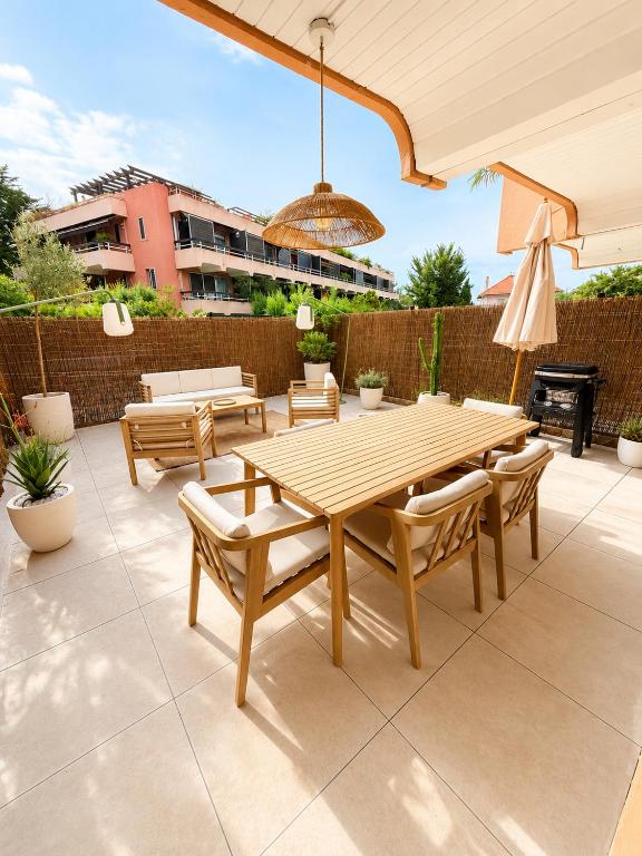 Le Cocon Tropézien avec terrasse privée à 5 minutes du port - 2
