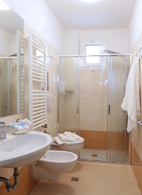 Hotel Leoni - 3