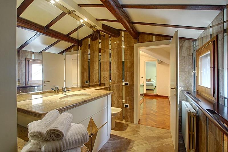 Ponte Vecchio Apartment - 2
