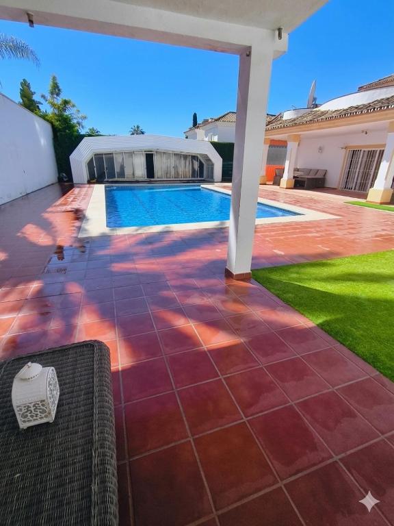 Bel Air Villa 5BR, Private Pool, Parking and Beach - 1
