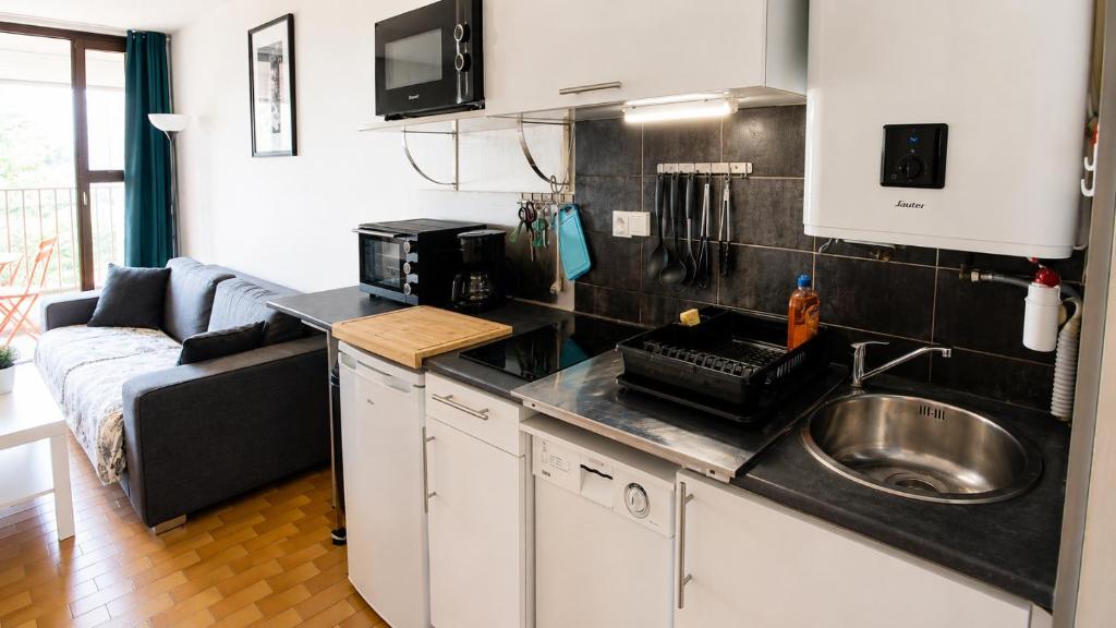 Apt 2pers, clim, wifi, parkg, plage à 10mn à pied - 1