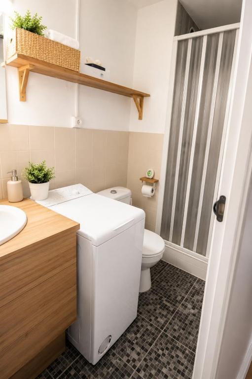 Apt 2pers, clim, wifi, parkg, plage à 10mn à pied - 3