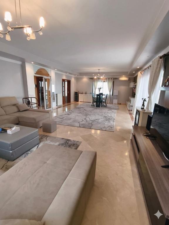 Bel Air Villa 5BR, Private Pool, Parking and Beach - 5