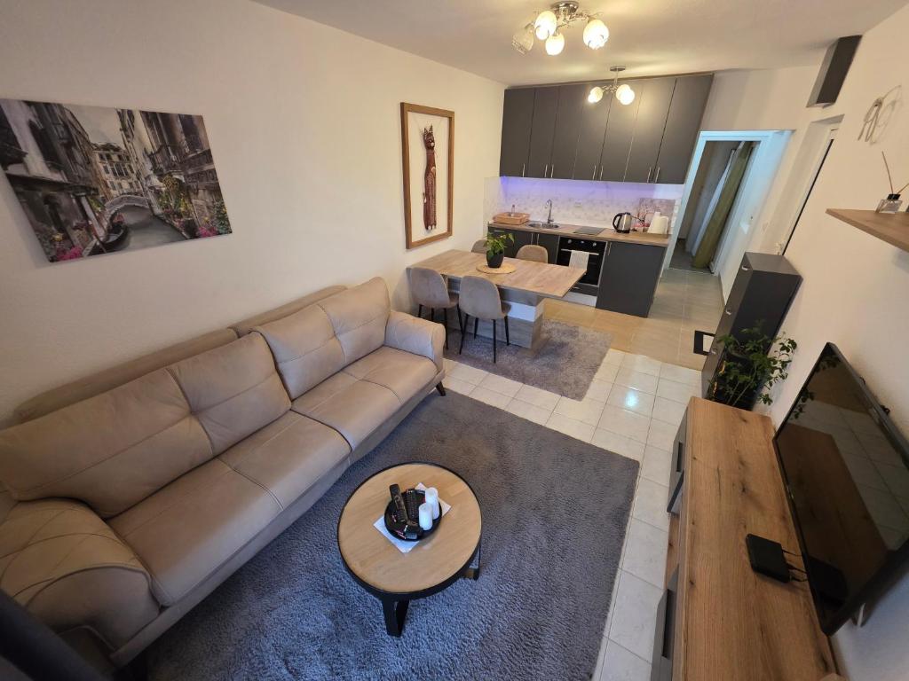 Apartmani Komatina Đenovići 2 - 1