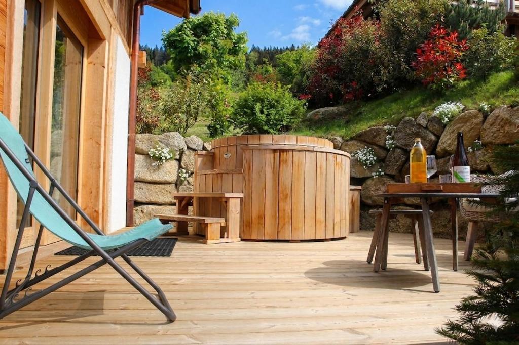 Chalet de Capucine avec jacuzzi et magnifique vue - 1