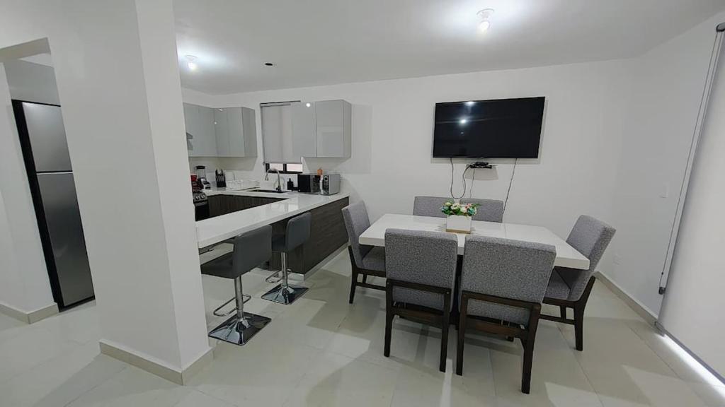 Casa Familiar de 3 habitaciones en Guadalupe BBVA FIFA - 3