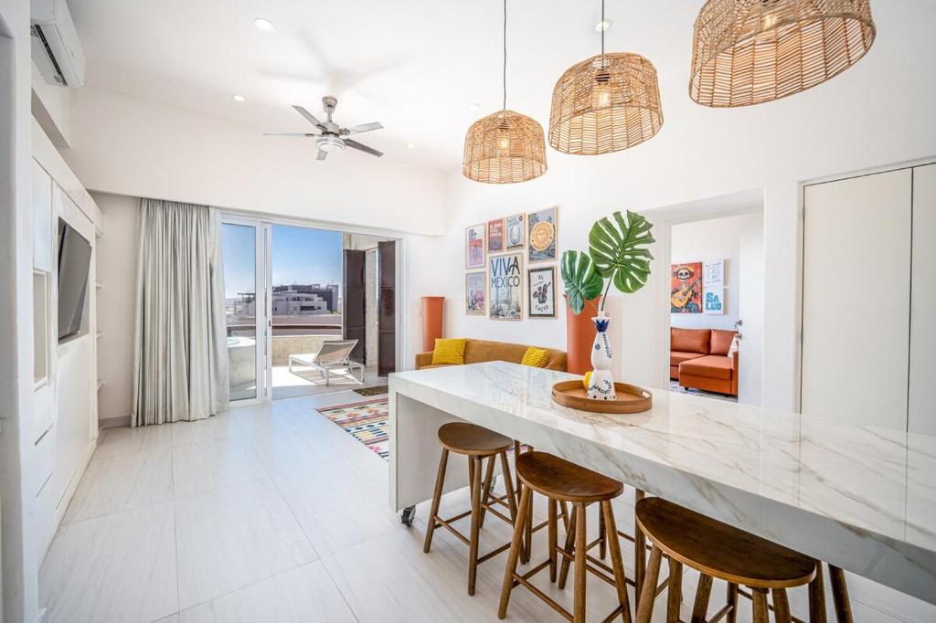The Salty Marlin Ocean & Arch View Condo in Cabo - 2