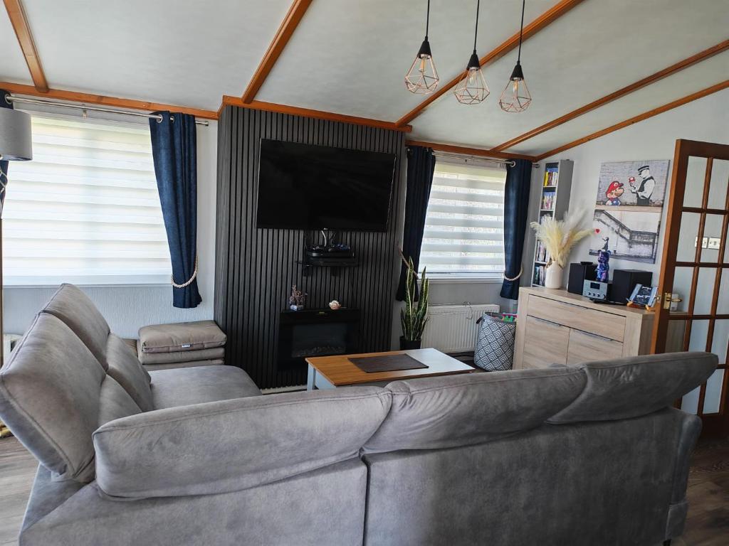 Dog Friendly 8 Berth Lodge, Hunstanton - pet-friendly stay