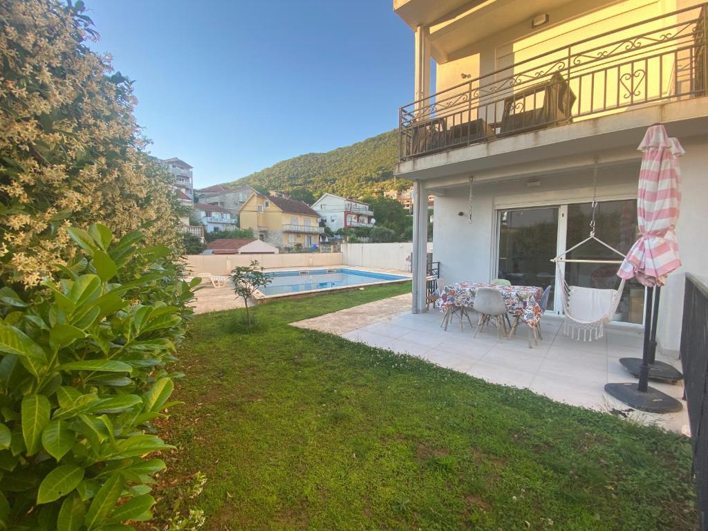One Bedroom Apt Near Center with Pool and Garden - 1