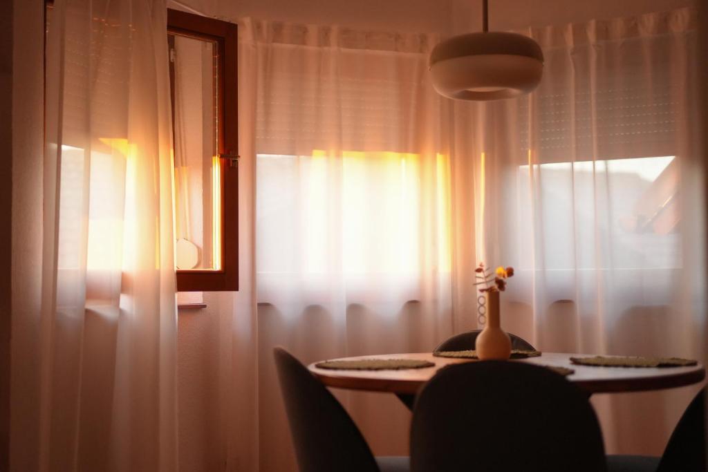 Sunset Hill Apartment - 2