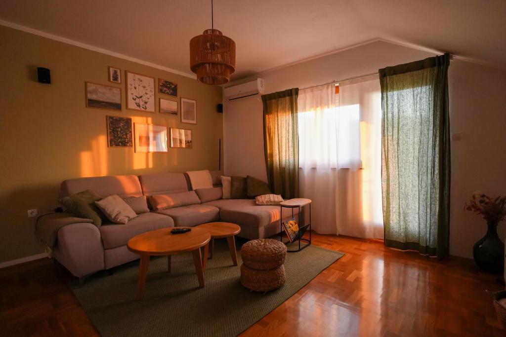 Sunset Hill Apartment - 1