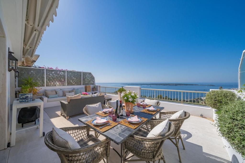 Duplex Penthouse with panoramic sea view in Cannes - 1