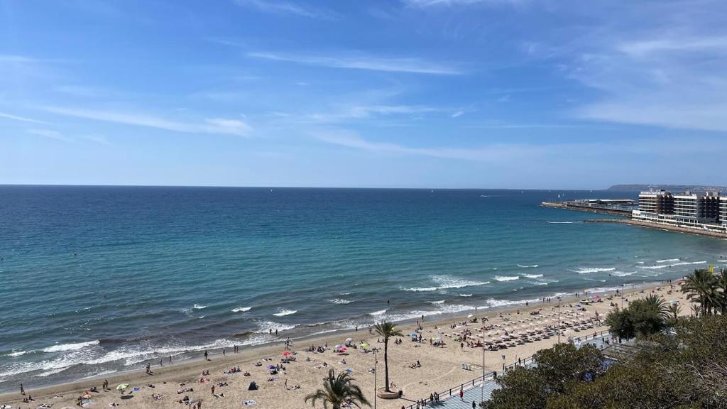 Large beachfront apartmen mediterranean views - 1