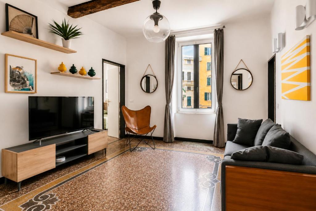 Designer 2 bedroom-AC apartment in the Center of Genoa - 1