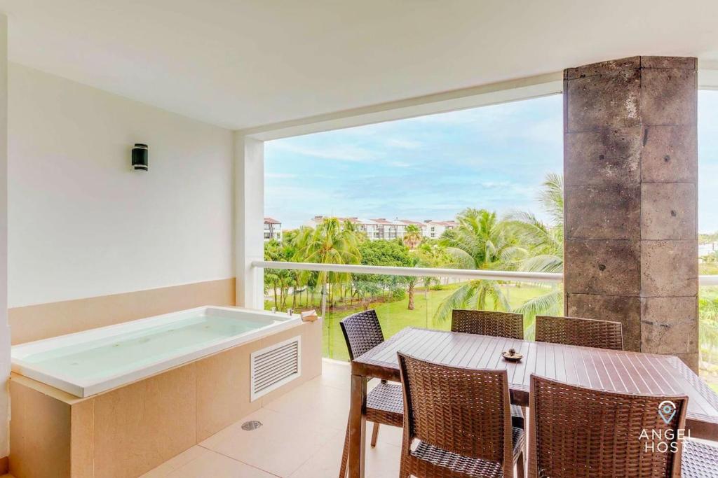 Tranquil Zen Escape Spa, Gym, Beachfront Pools - 3