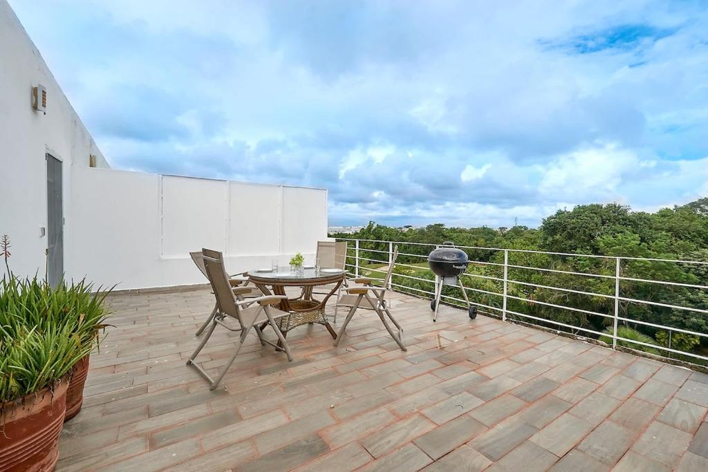 Tranquil Stay With Pool, Private Terrace, And Bbq - 3