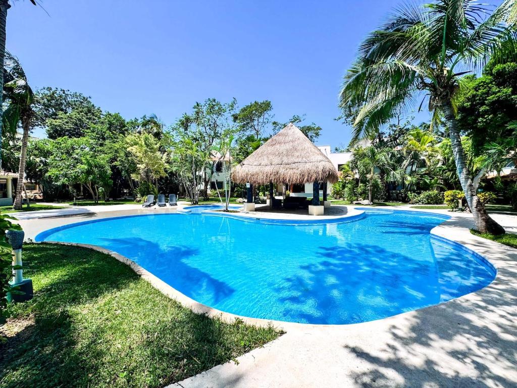 Serene Playacar Escape Pool Patio Near Beach - 2