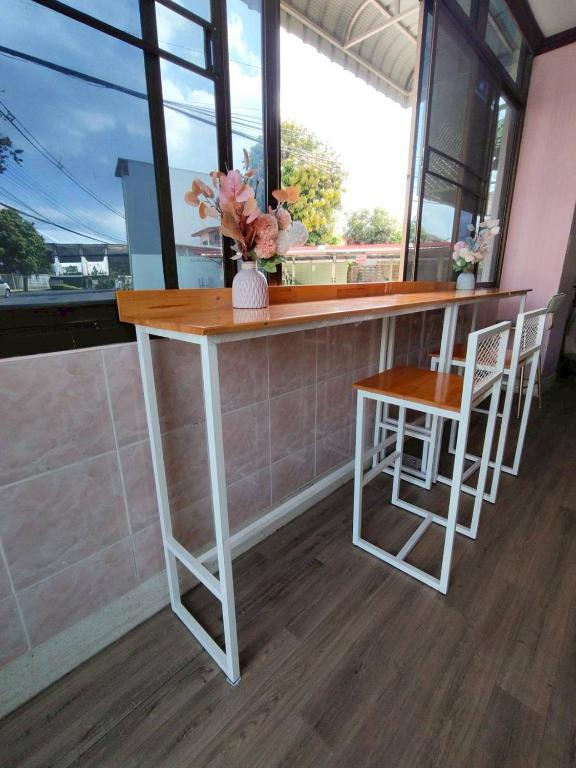 Shared lounge/TV area