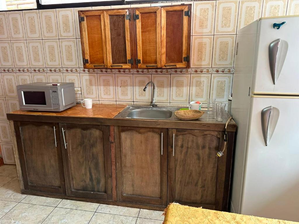 Céntrico con cocina parqueadero e internet - 5