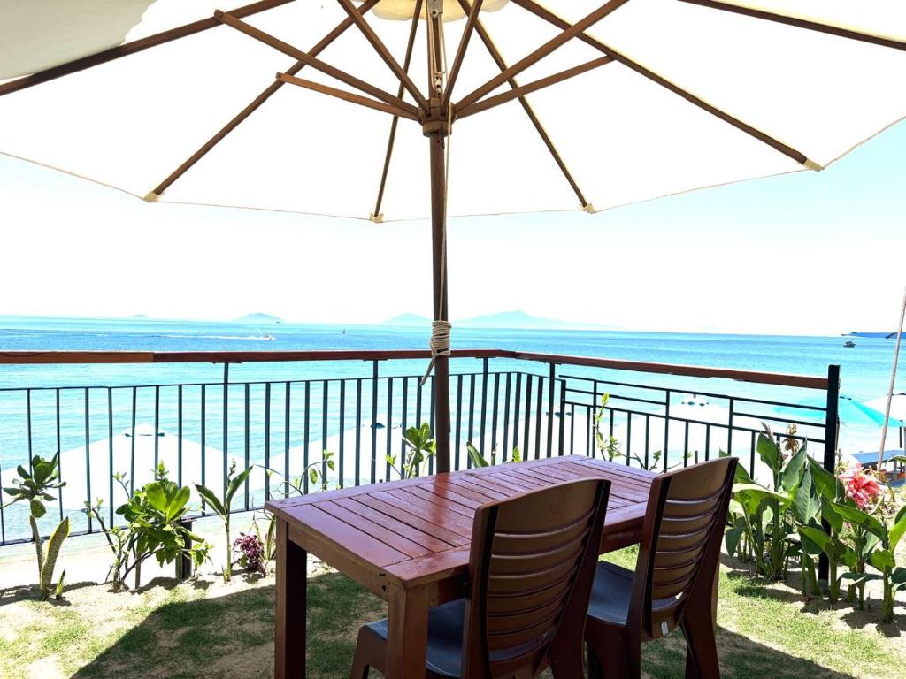 Hidden Beach Bungalow Sea View