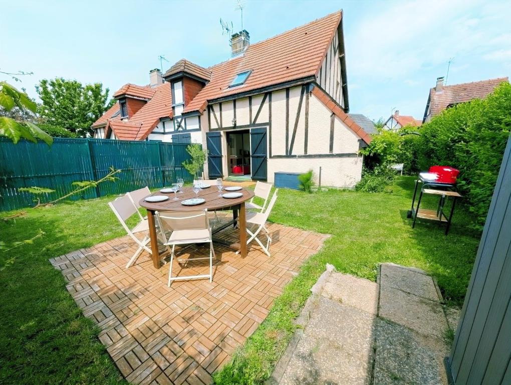 Cottage cosy avec jardin, piscine, tennis et parking - 1