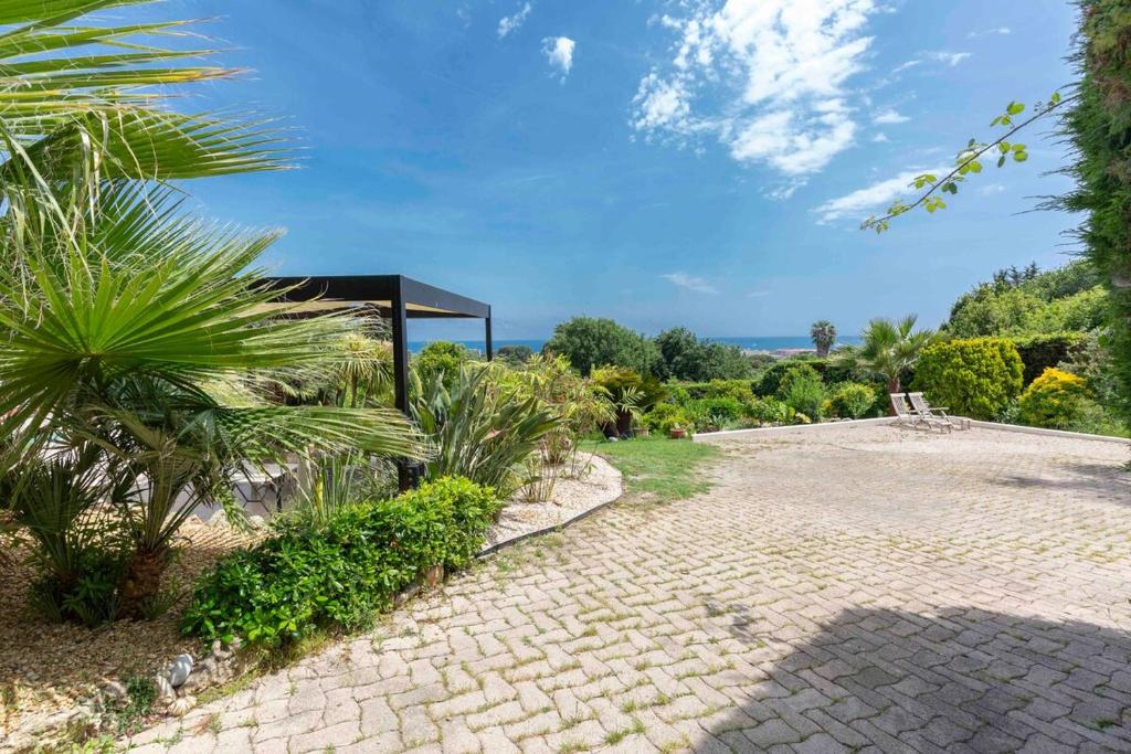 Elegant Mediterranean villa, Sea view & garden - 3