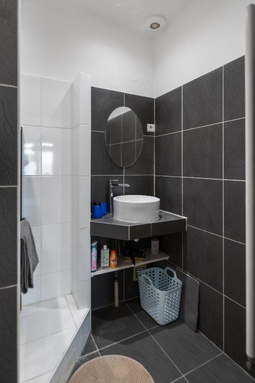 Eiffel Tower Apartment - Parc des Princes - Paris - 2