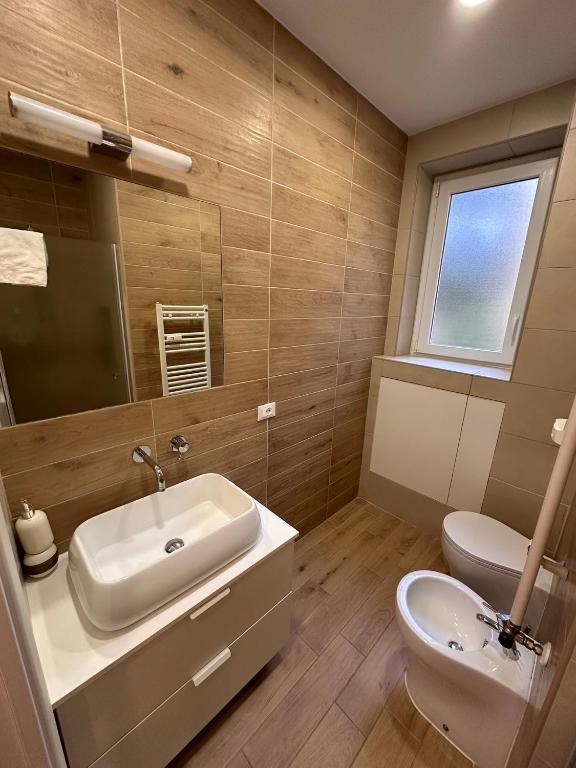 Renovated three-room apartment with balcony in Tormarancia - 4
