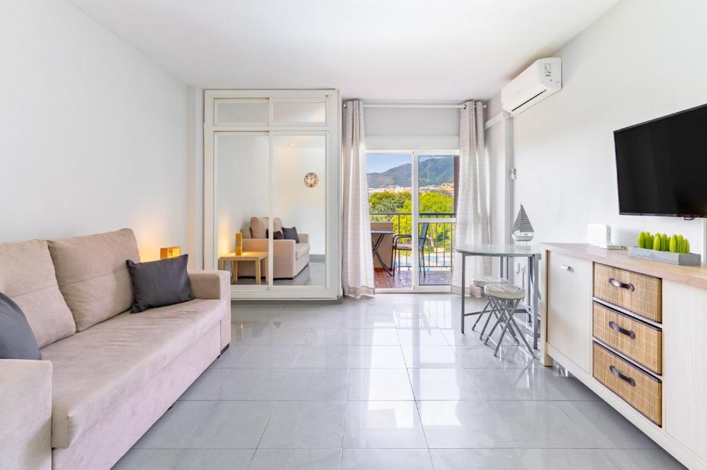 GuestReady - Benalmádena with terrace and sea view - 2