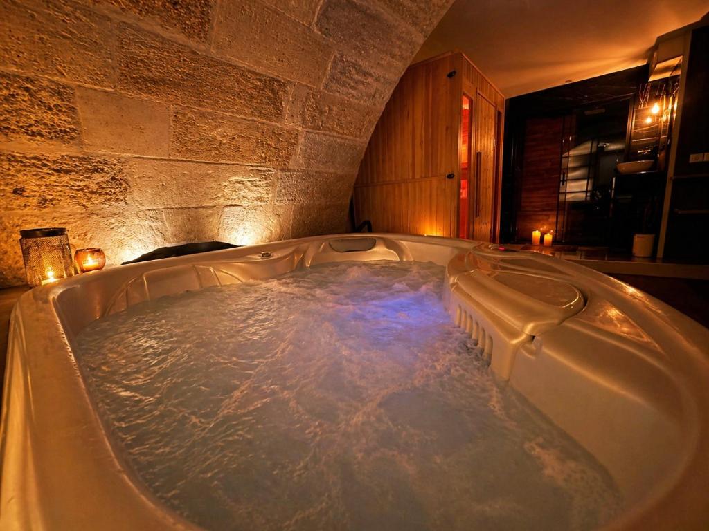 Loft hôtel, jacuzzi privatif, sauna et cinéma - 5