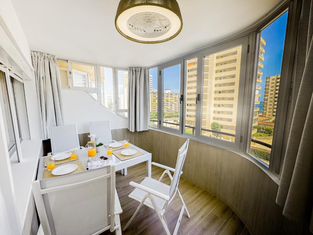 Bright Flat 1 min from Beach with parking - 5