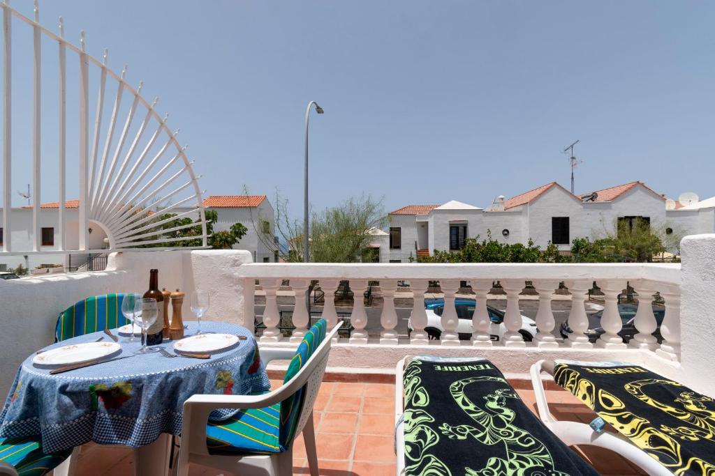 Lovely Studio Apartment Communal Heated Pool - 2