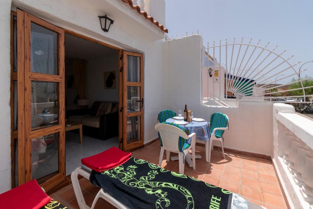 Lovely Studio Apartment Communal Heated Pool - 4