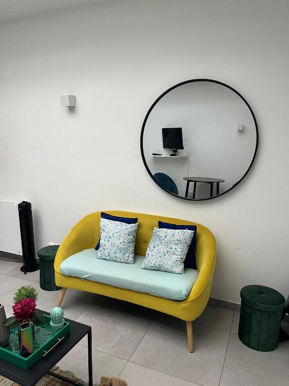 Parisian Studio Retreat in Central Batignolles - 2