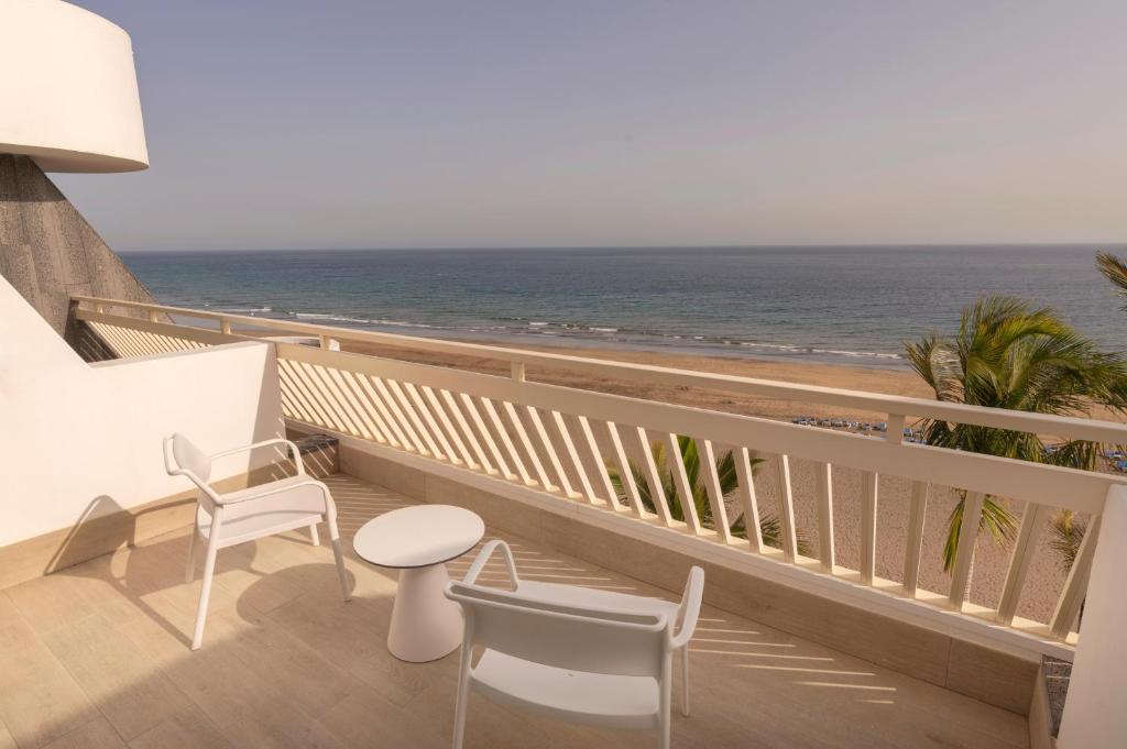 Plus Fariones Suite Hotel - 2