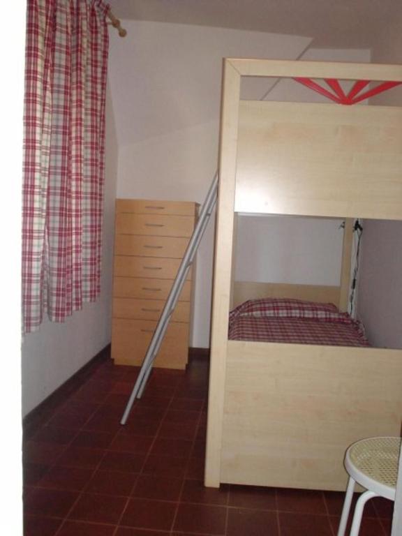 Spacious stay for families steps from the beach - 5