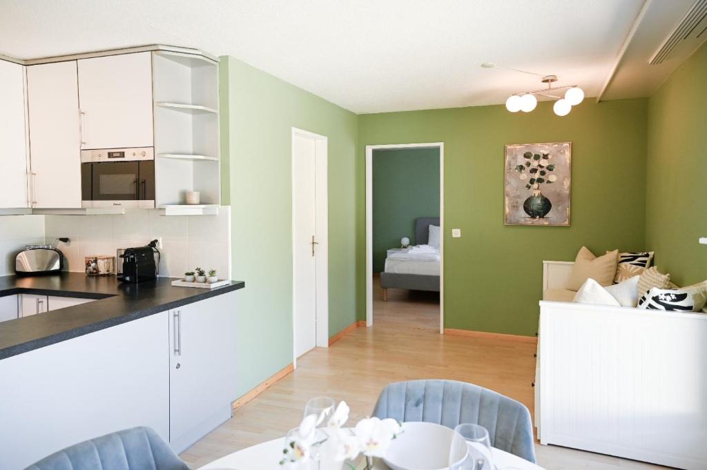 Cozy Swiss Apartment - City & Mountain view - 4