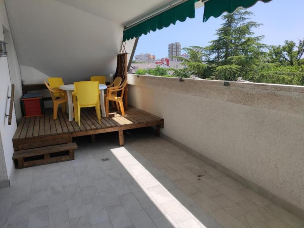 Central flat with covered terrace - 1
