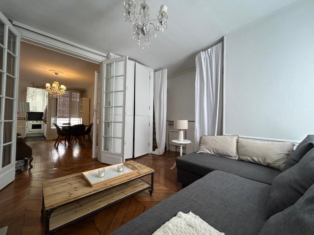 Luxury Parisian Flat Golden Triangle - 1