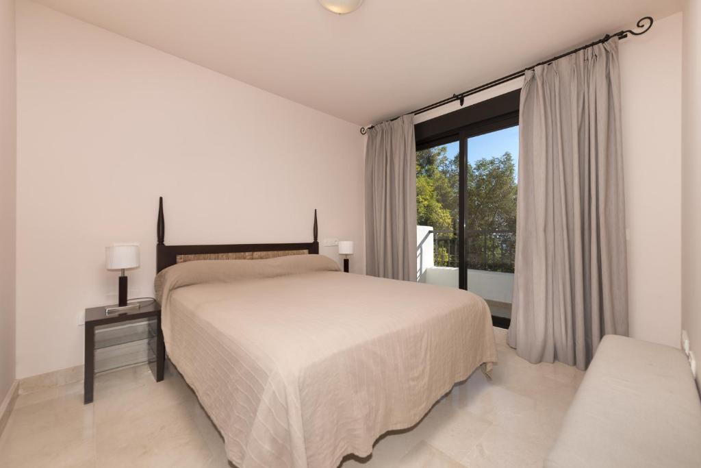 Spacious 3 bedrooms apartment side sea view - 5
