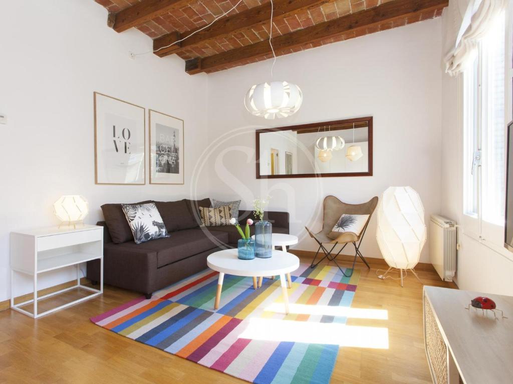 Prime Location Next to Sagrada Familia - 4