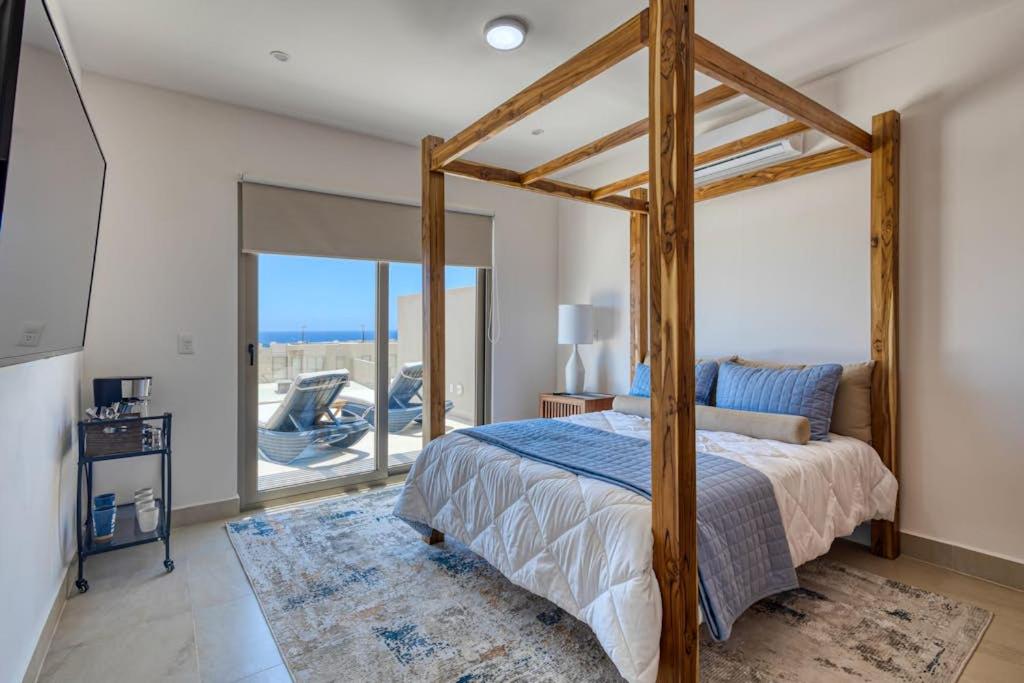 Modern studio with rooftop lounge, pools, gym, pickleball & Netflix access - 2