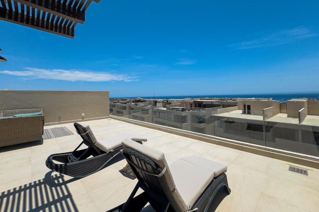 Modern studio with rooftop lounge, pools, gym, pickleball & Netflix access - 4
