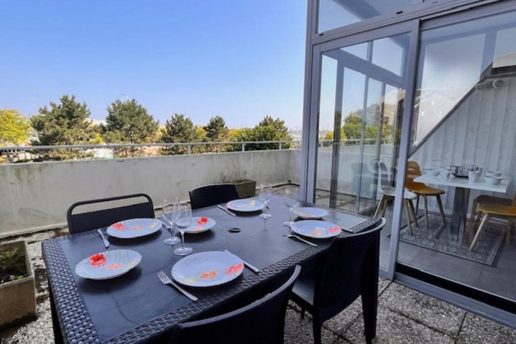 Nice studio with terrace near the beach - 1