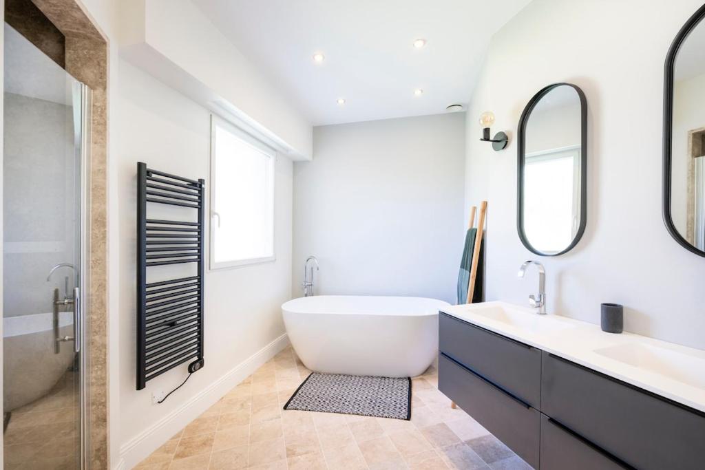 L'Ecrin Azur - Pool and Jacuzzi in St Paul de Vence - 3