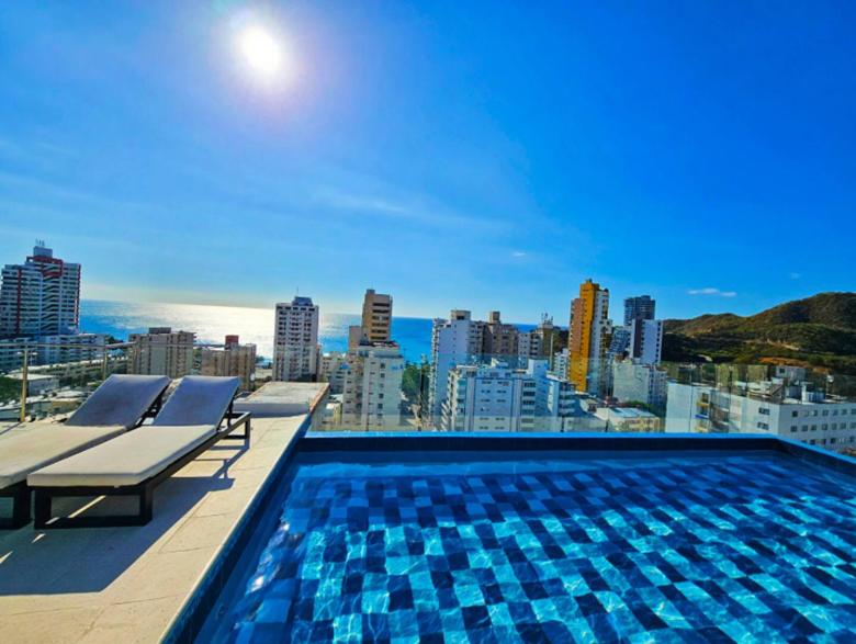 Apartamento en Rodadero, elegante y amplio a una cuadra del mar - 1
