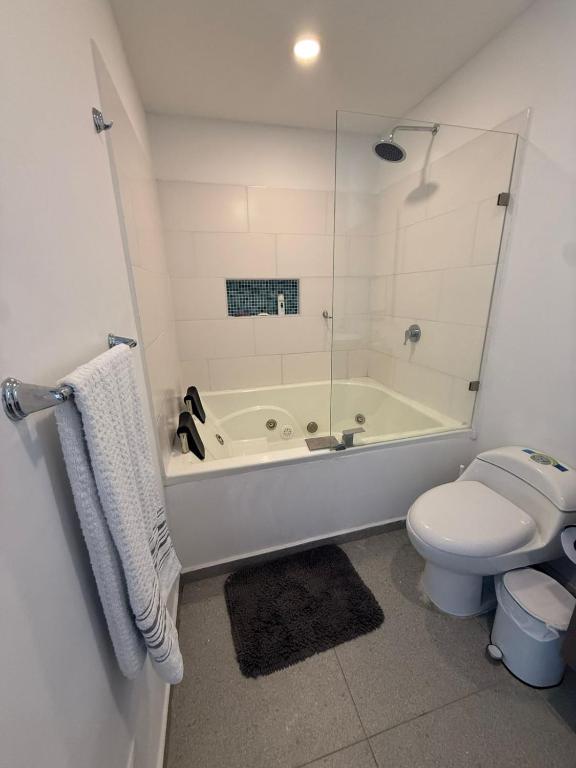 Apartamento en Rodadero, elegante y amplio a una cuadra del mar - 3